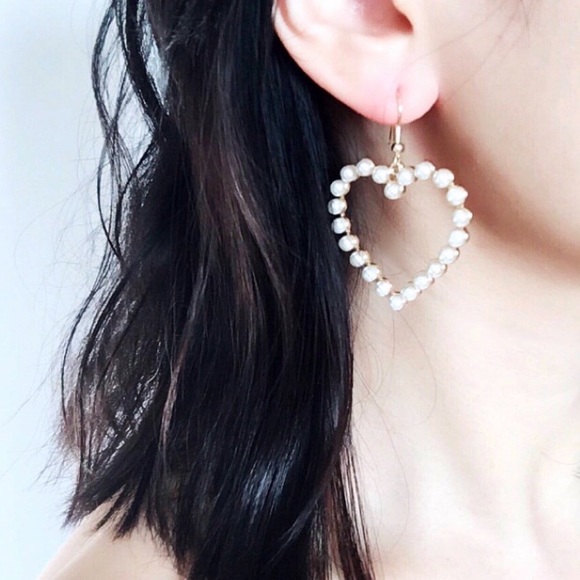 “Heart of Gold & Pearls” Trendy Cute Hoop Earring - Picture 7 of 11